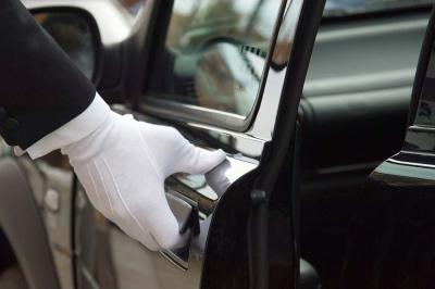 Mind Your Manners: Limousine Etiquette Tips